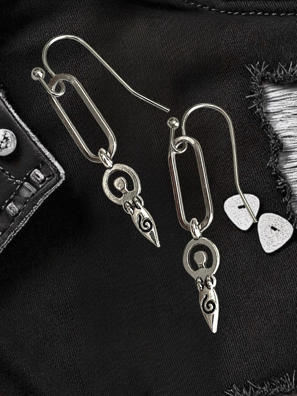 5 For $25💫Silver Paper Clip Fertility Goddess Dangle Drop Earrings